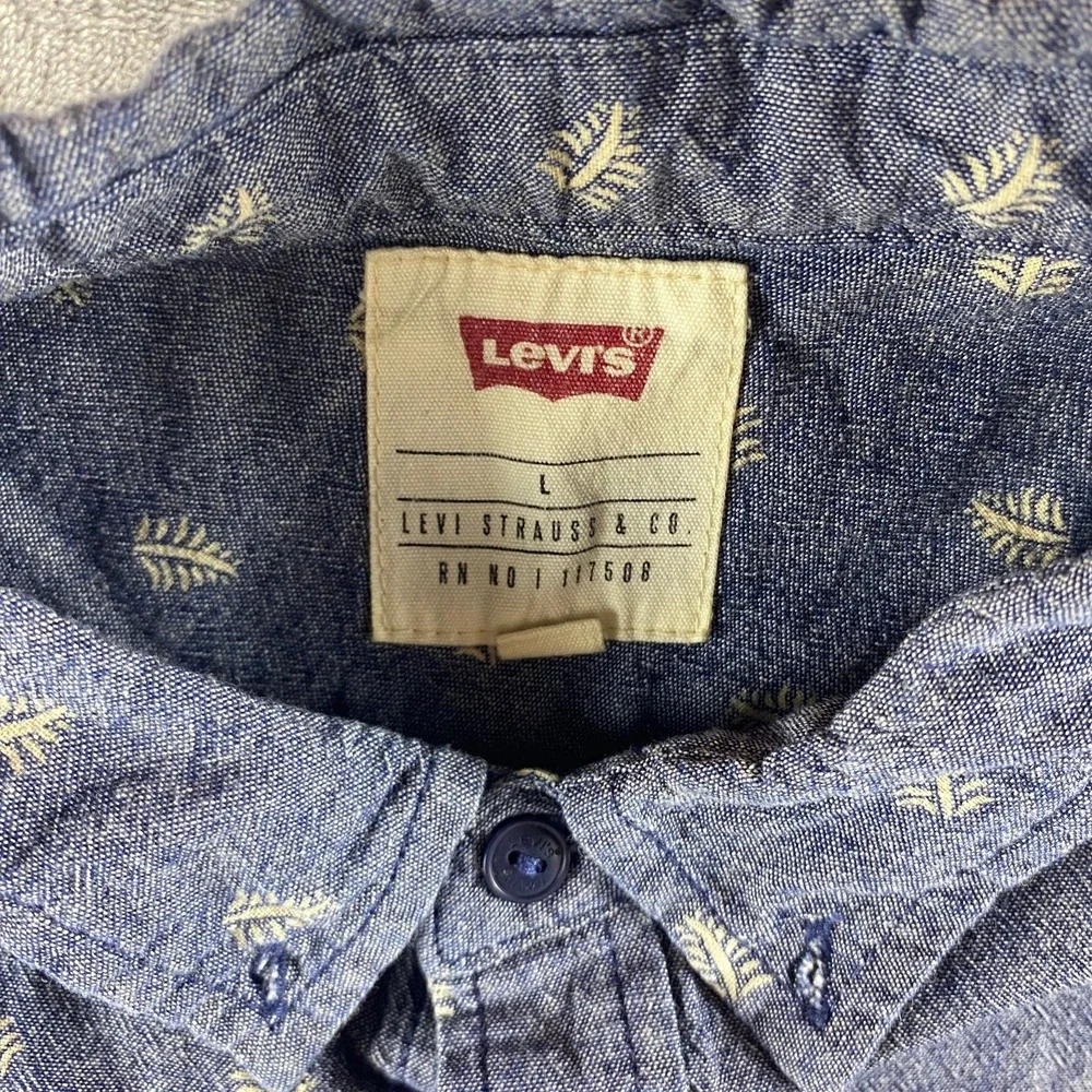 Levi's Mens Large Short Sleeve Button Up Shirt Chambray‎ Denim Leaf Skater
